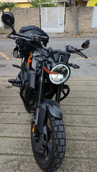 Moto ZONTES Manual Negra 125 cc GK