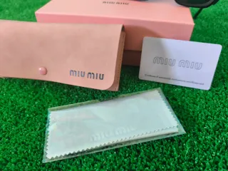 Gafas de sol Miu Miu mujer negras y doradas