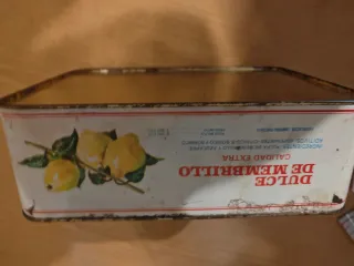 Caja metálica vintage COVANSA