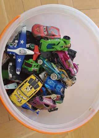 Gran colección de coches de juguete