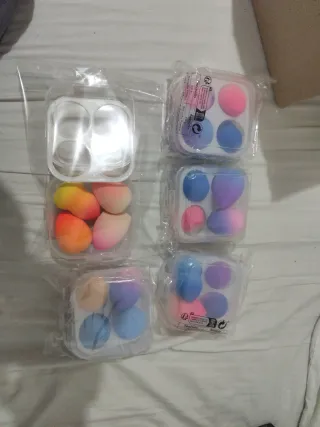 Pack 5 juegos con 4 esponjas de maquillaje + caja
