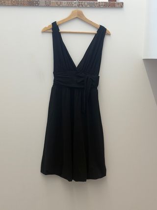 Vestido negro con lazada