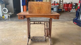 Máquina de coser antigua Alfa