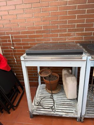 Barbacoa de carbón con parrilla y wok