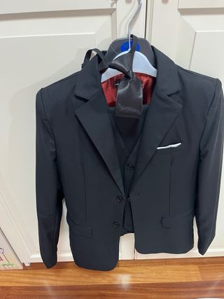 Traje negro 4 piezas. Regalo pajarita. Talla 12.