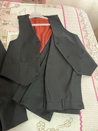 Traje negro 4 piezas. Regalo pajarita. Talla 12.