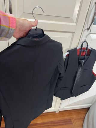 Traje negro 4 piezas. Regalo pajarita. Talla 12.