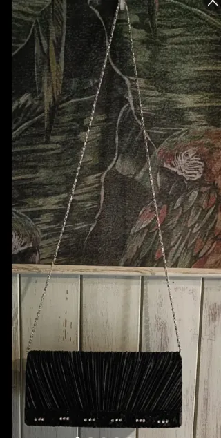 Bolso de fiesta negro con cadena