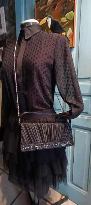 Bolso de fiesta negro con cadena