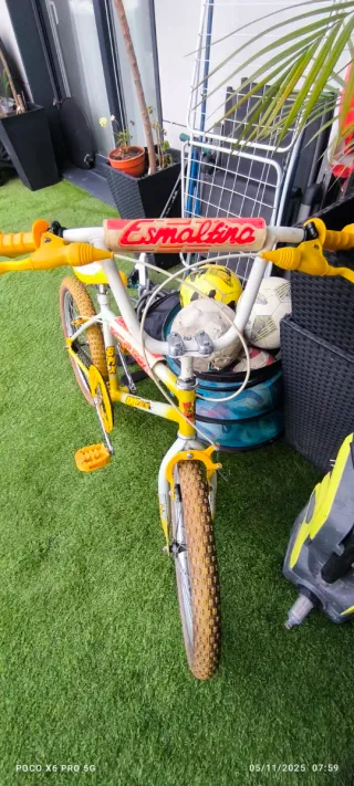 Bicicleta BMX Amarilla y Blanca