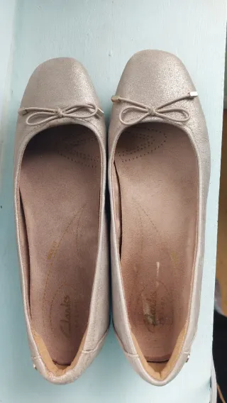 Bailarinas Clarks de piel, color champagne doradas