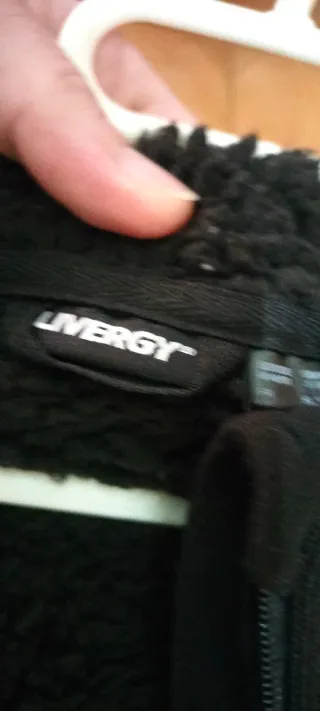 Chaqueta polar con capucha