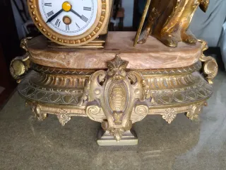 Reloj de sobremesa antiguo dorado