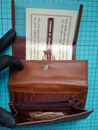 Cartera de señora nueva sin usar.