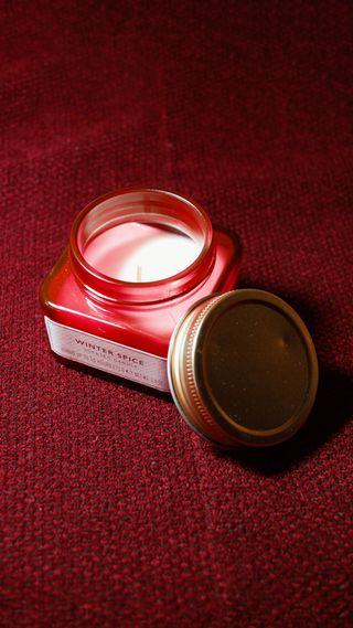 Candela profumata Winter Spice vetro rosso