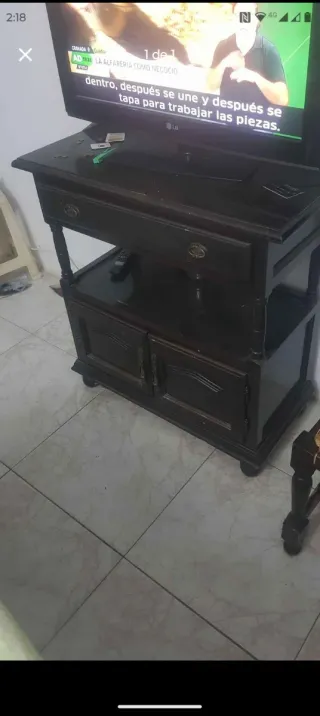 Mueble TV madera oscuro