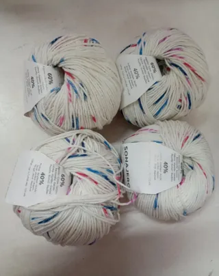 4 ovillos sonajero Katia n205