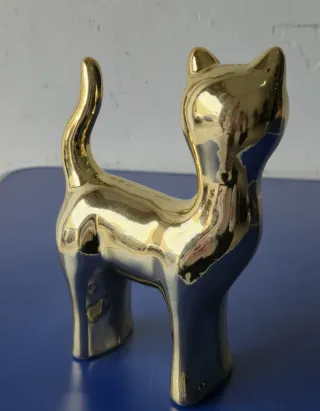 Oggetto gatto in ceramica dorato