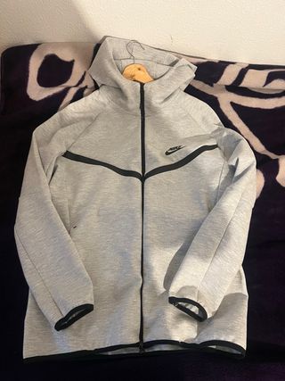 Chaqueta Nike Tech Gris