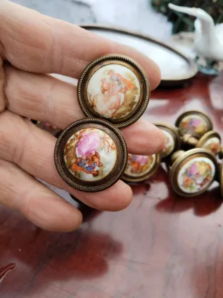 Tiradores antiguos de porcelana y metal