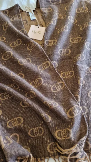 Poncho con logotipo Liu Jo