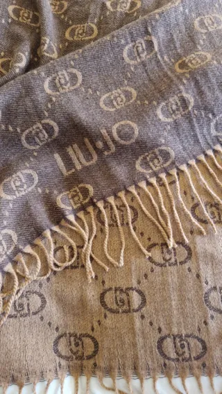 Poncho con logotipo Liu Jo