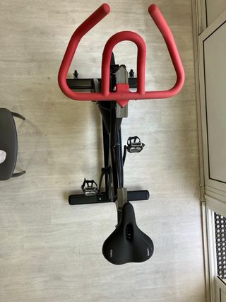 Bicicleta de Spinning Negra y Roja