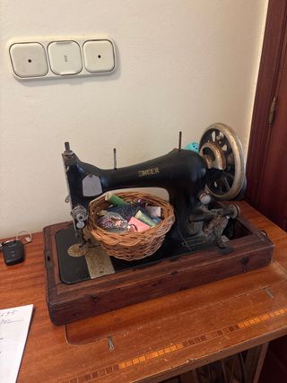Máquina de coser Singer antigua