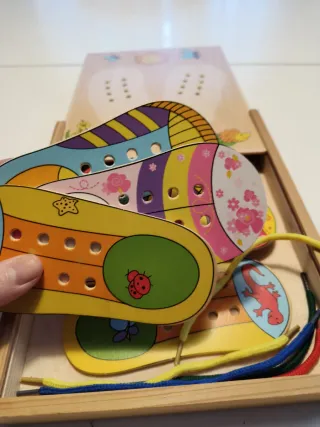 Juego para aprender a atarse cordones