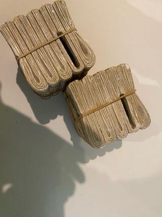 2 Huchas Antiguas Carton-Piedra Fajo de billetes!!