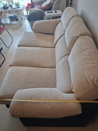 Sofá 3 plazas tela beige y negro.