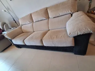 Sofá 3 plazas tela beige y negro.
