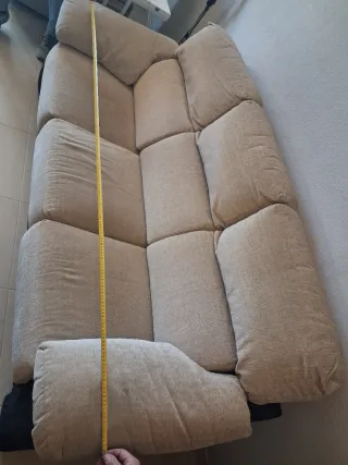 Sofá 3 plazas tela beige y negro.