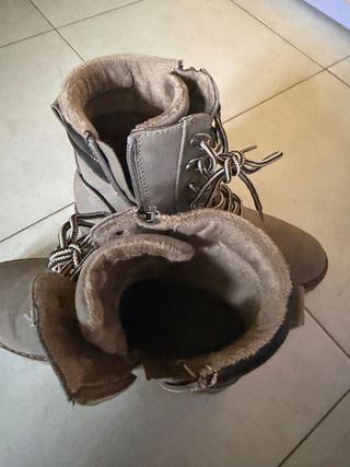 Anfibi invernali grigi con zip