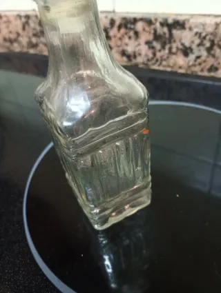 Aceitera antigua de cristal