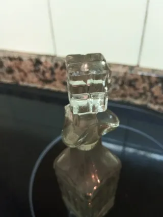 Aceitera antigua de cristal