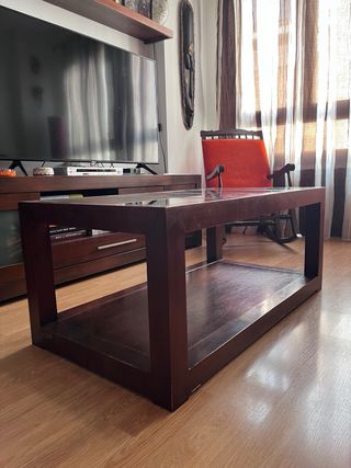 Mesa de comedor y 6 sillas , y mesa auxiliar.