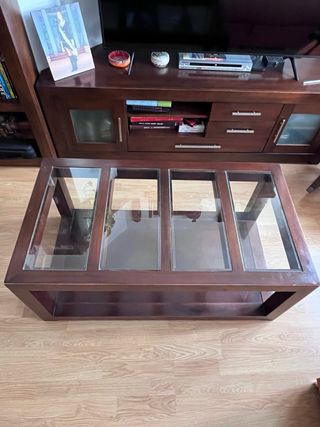 Mesa de comedor y 6 sillas , y mesa auxiliar.