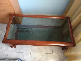 Mesa de centro de madera y cristal