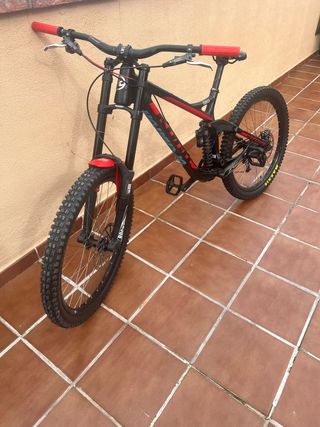 Bicicleta DH Operator