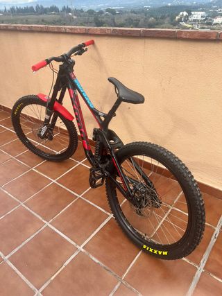 Bicicleta DH Operator