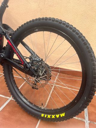 Bicicleta DH Operator