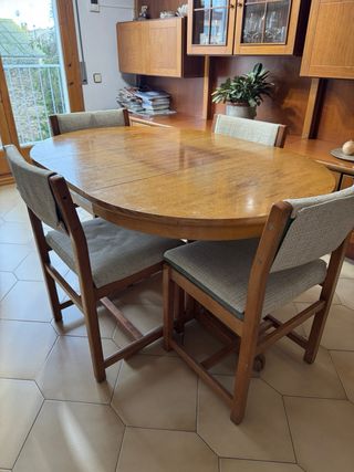 Mesa comedor extensible y 4 sillas