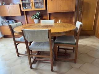 Mesa comedor extensible y 4 sillas