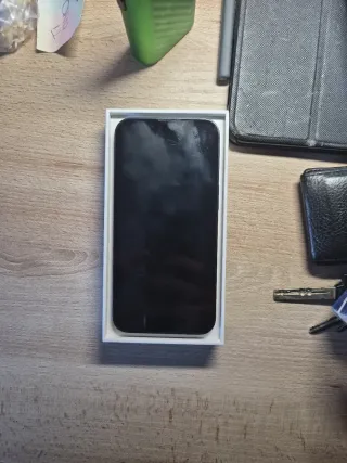 iPhone 13 128GB + AirPods