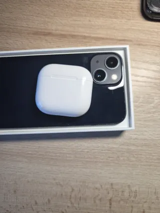 iPhone 13 128GB + AirPods