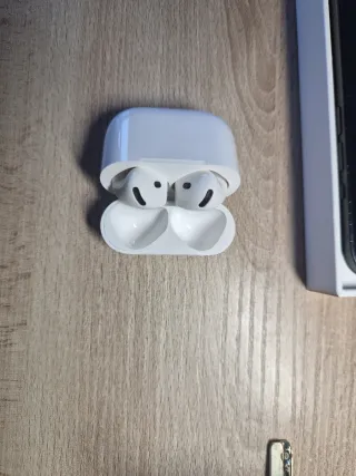 iPhone 13 128GB + AirPods