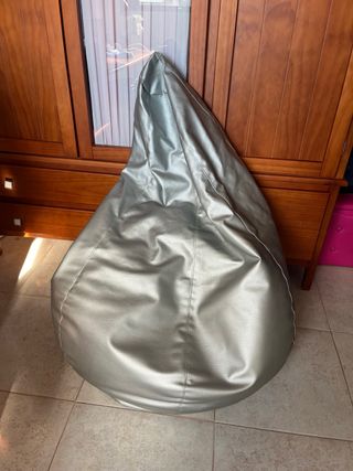 Puf pera piel sintética plateado