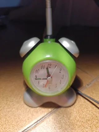 Candeeiro de mesa com relógio