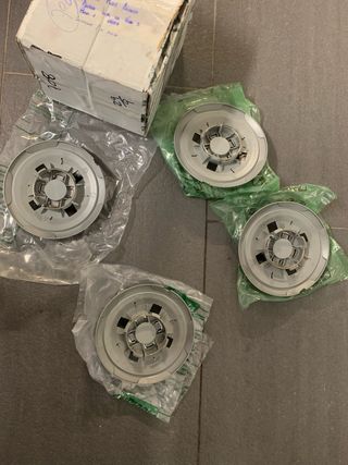 Tapacubos Abarth 500, 595. Nuevos y originales.